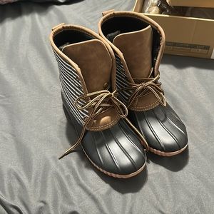 NWT black and white duck boots